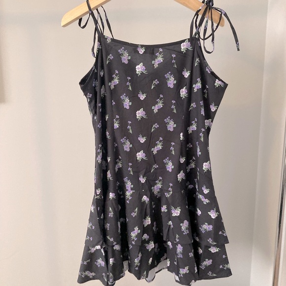 ✨NWOT✨ Frill Hem Mini Dress - Picture 3 of 3